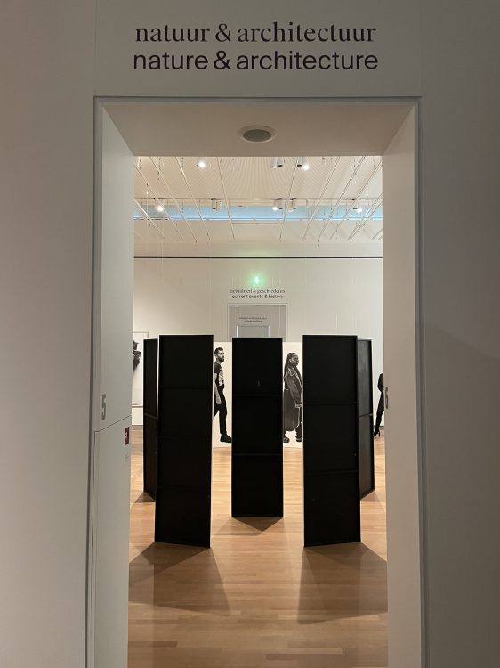 Size_matters_museum_more_belettering_2