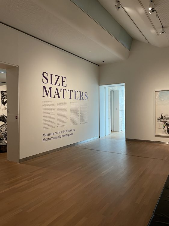 Size_matters_museum_more_belettering_5
